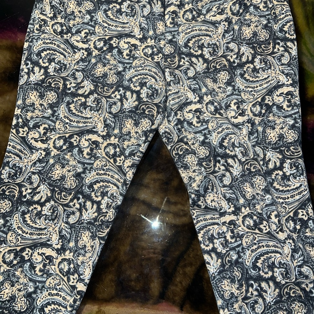 Talbots Paisley Capris - Black and Cream - Picture 3 of 11